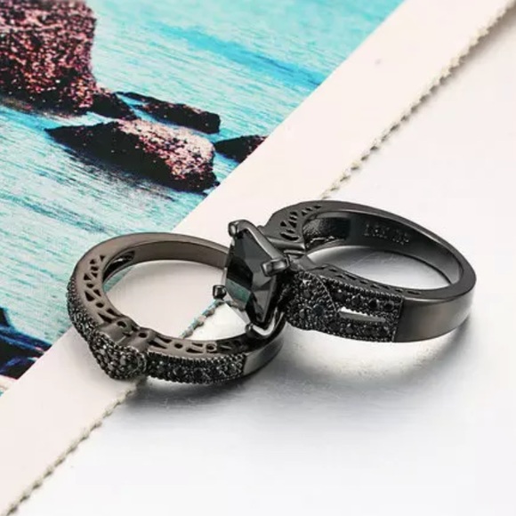 New 18K Gold Plated Hearts Square Cut Ring - Picture 4 of 5